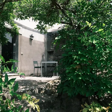بيت للعطل Il Muflone D'oro, In With A Private Garden And Views *